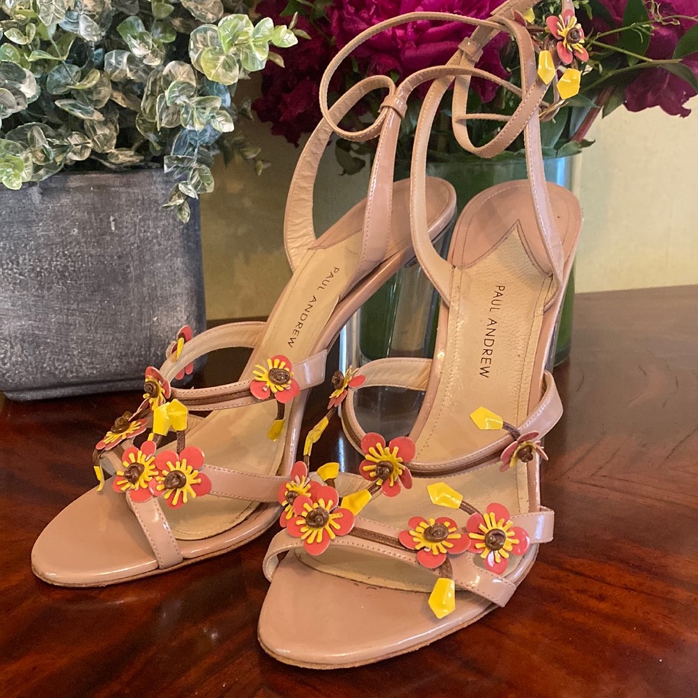 Paul Andrew. Beige color patent leather size 40.